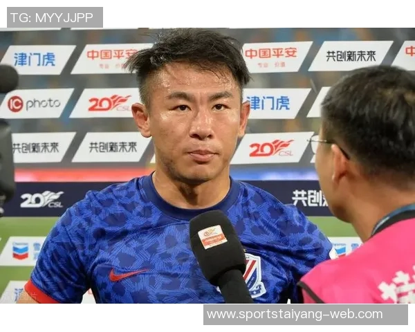 国足首练现场直击于汉超布置训练设施吕焯毅接受媒体采访分享感受 国足首练现场直击于汉超布置训练设施吕焯毅接受媒体采访分享感受